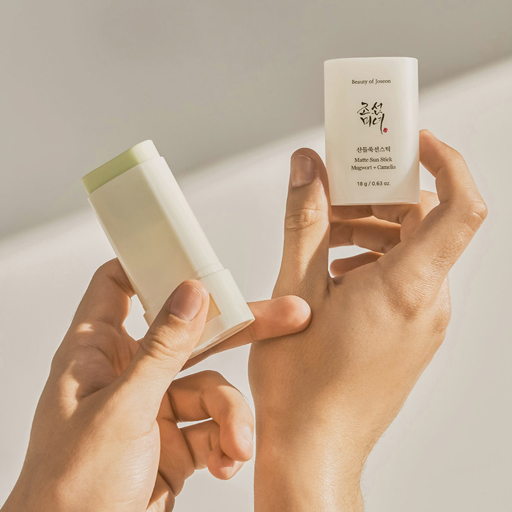 Matte Sun Stick Mugwort + Camilia